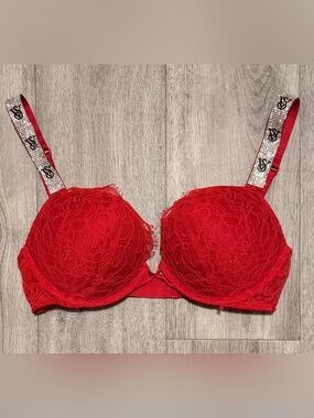 Victoria's Secret Size 32C Bombshell Shine Strap Push-up Bra in Lipstick Red